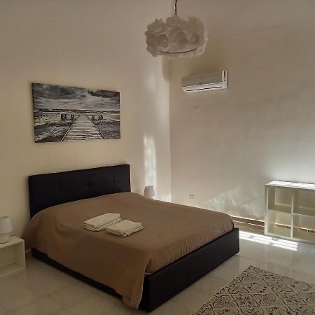 Di Fronzo Guest House T Triggiano Exterior foto